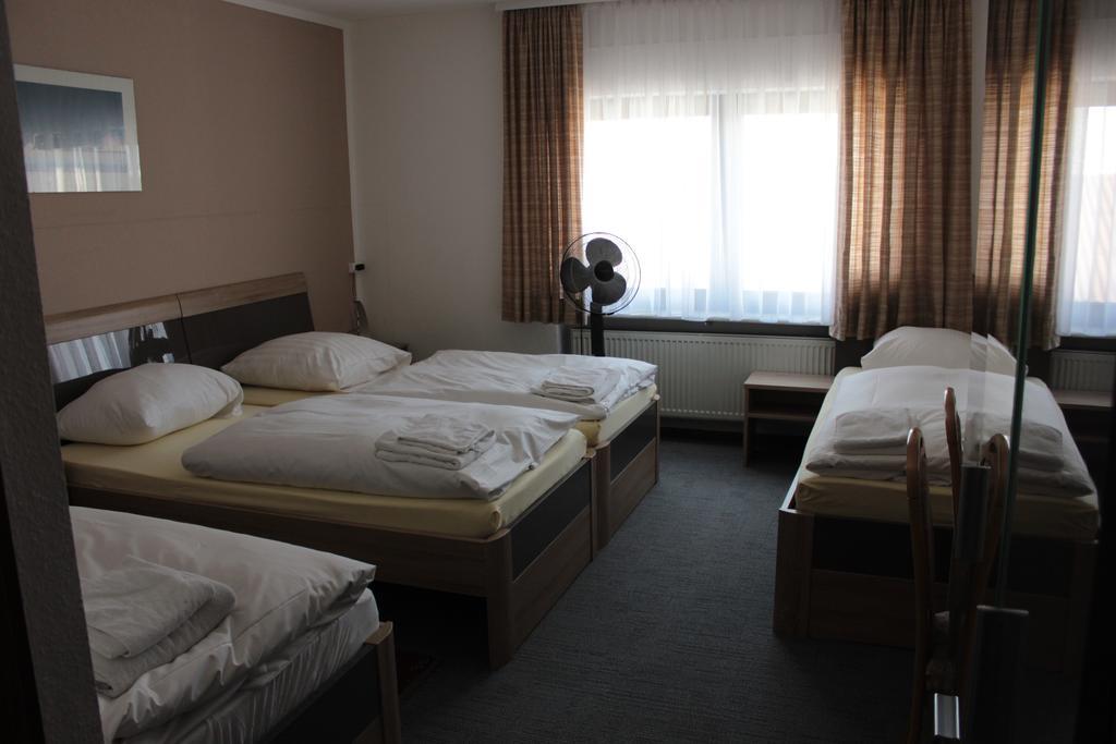Airport-Hotel Zum Taubengrund Kelsterbach Quarto foto