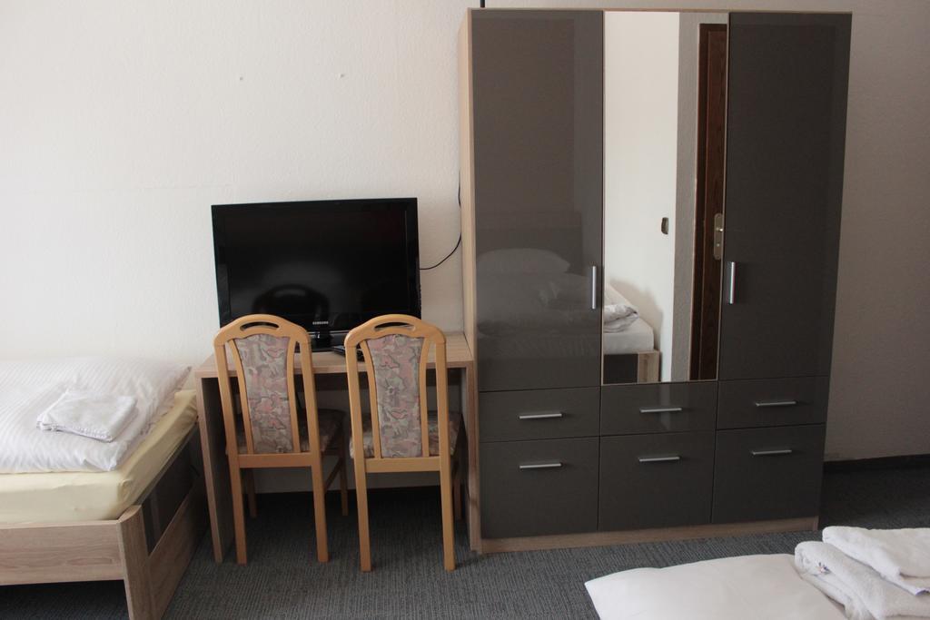 Airport-Hotel Zum Taubengrund Kelsterbach Quarto foto