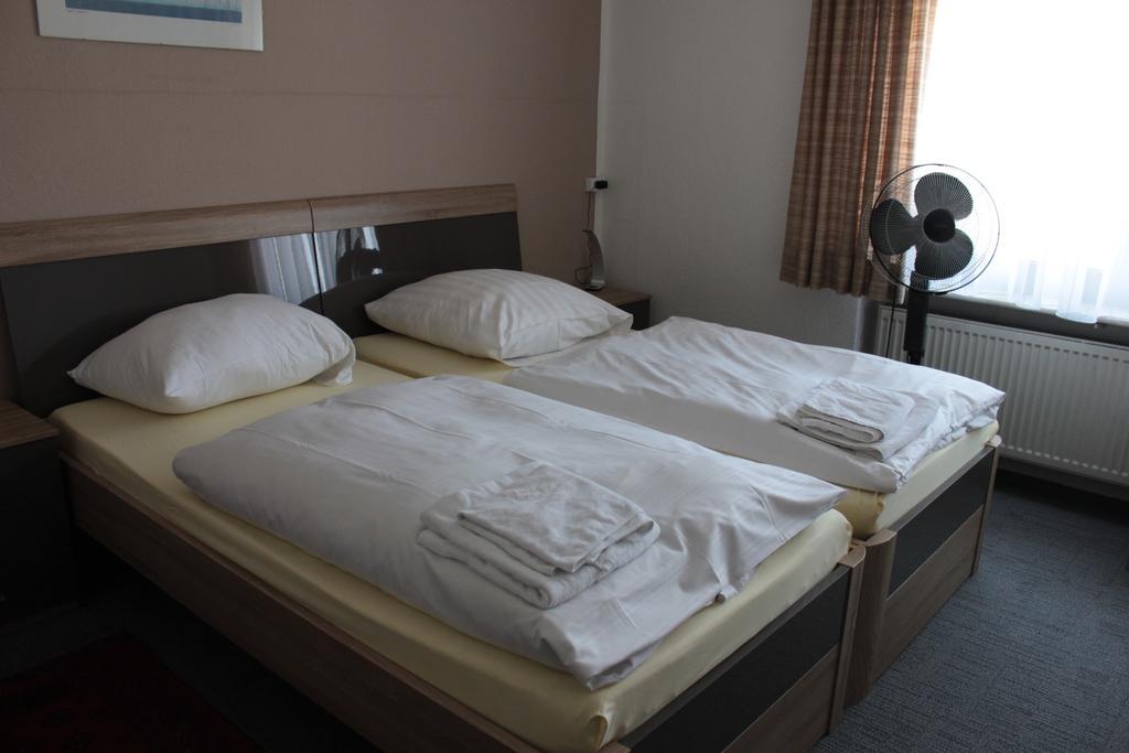 Airport-Hotel Zum Taubengrund Kelsterbach Quarto foto